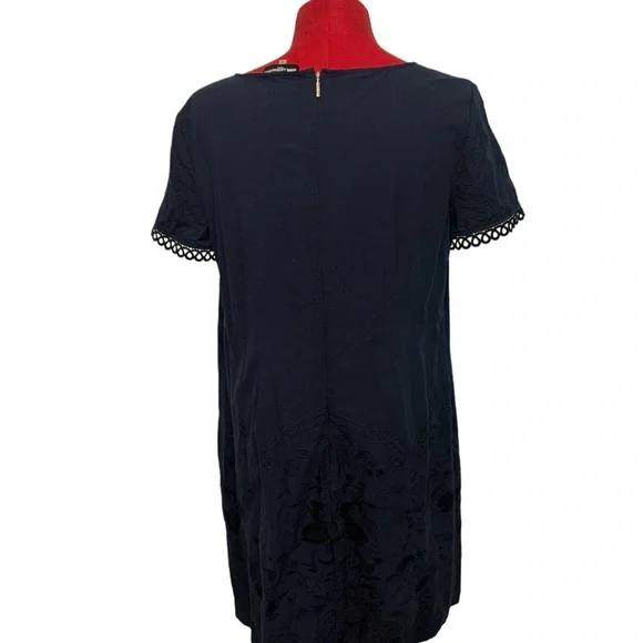 Elegant Black Lace Dress - Picture 2 of 4